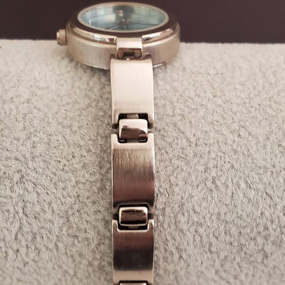 Folio Women's Stainless Steel‎ Bracelet 21mm Watch with Blue Face Fresh Battery - Picture 2 of 9